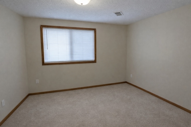 Foto del edificio - 10563 Martin St NW