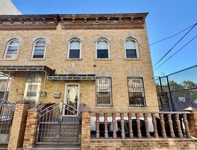 Building Photo - 31-17 38th St Building Photo - 31-17 38th St