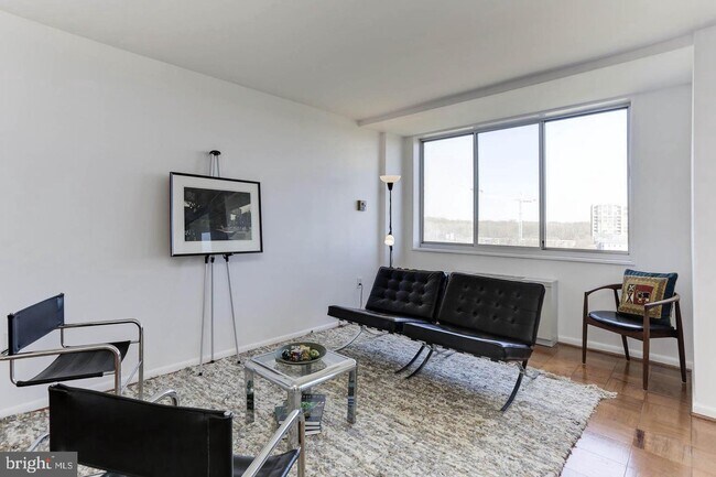Foto del edificio - 10401 Grosvenor Pl
