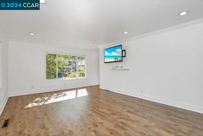 Building Photo - 1425 Estudillo St