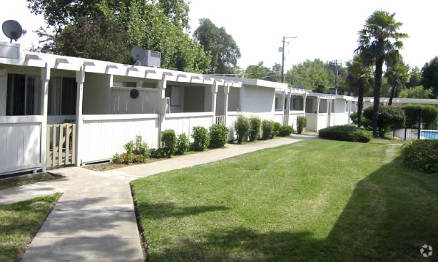 Foto principal - The Oaks at River College