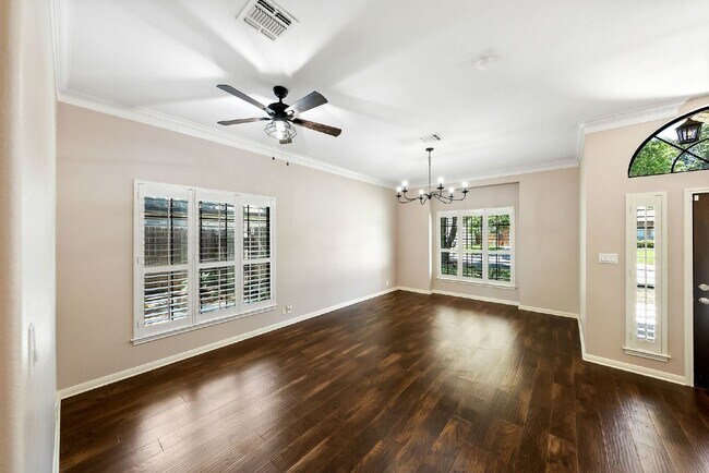 Foto del edificio - Spacious Cul De Sac Location Surrounded by...