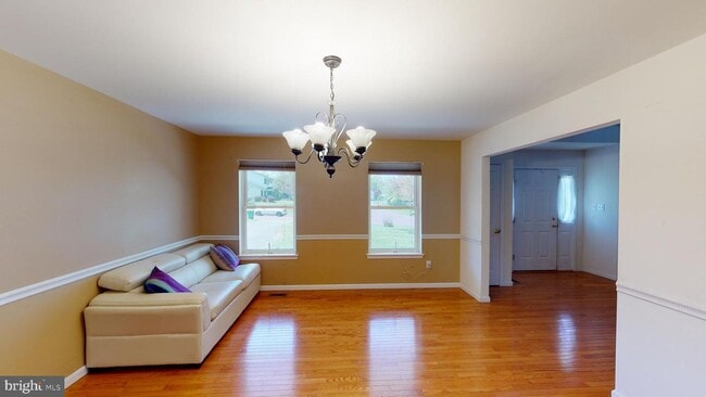 Building Photo - 243 Crest Dr