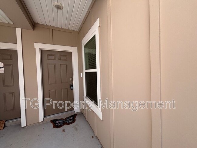 Foto del edificio - 9015 Gifford Dr