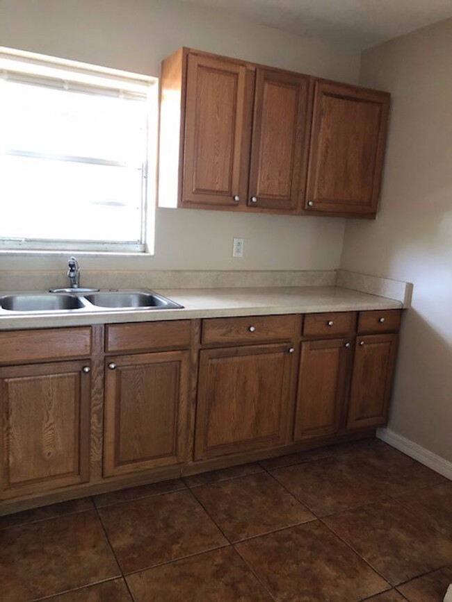 Foto del edificio - 2 Bed 1 Bath Home Pet Friendly With Washer...