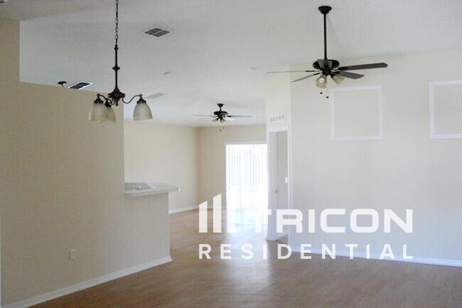Foto del edificio - 1608 Cornerview Ln
