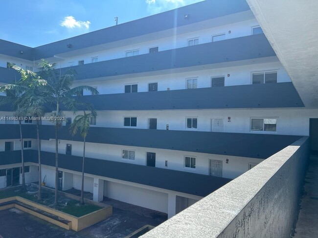 Foto del edificio - 11000 SW 200th St