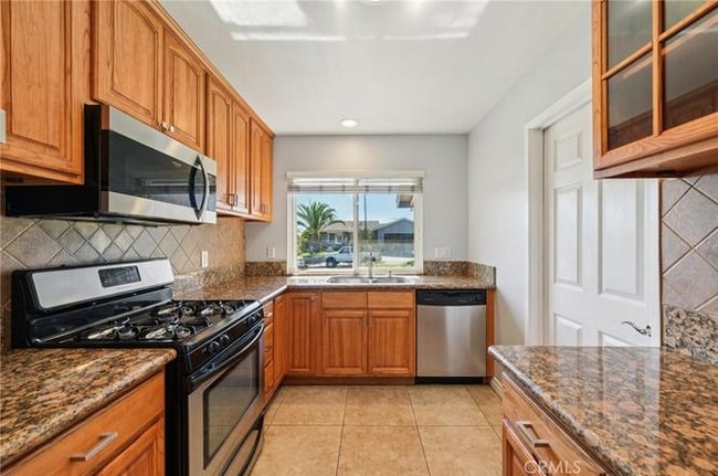 Building Photo - 4710 Avenida Del Este