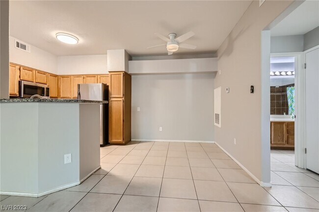 Foto del edificio - 5415 W Harmon Ave