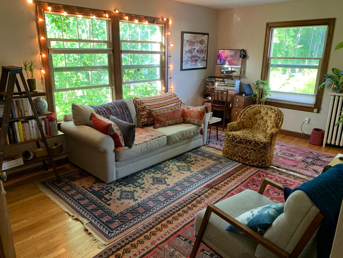 Foto principal - 956 10th Ave E
