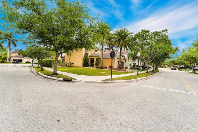 Foto del edificio - 1518 Maple Dr