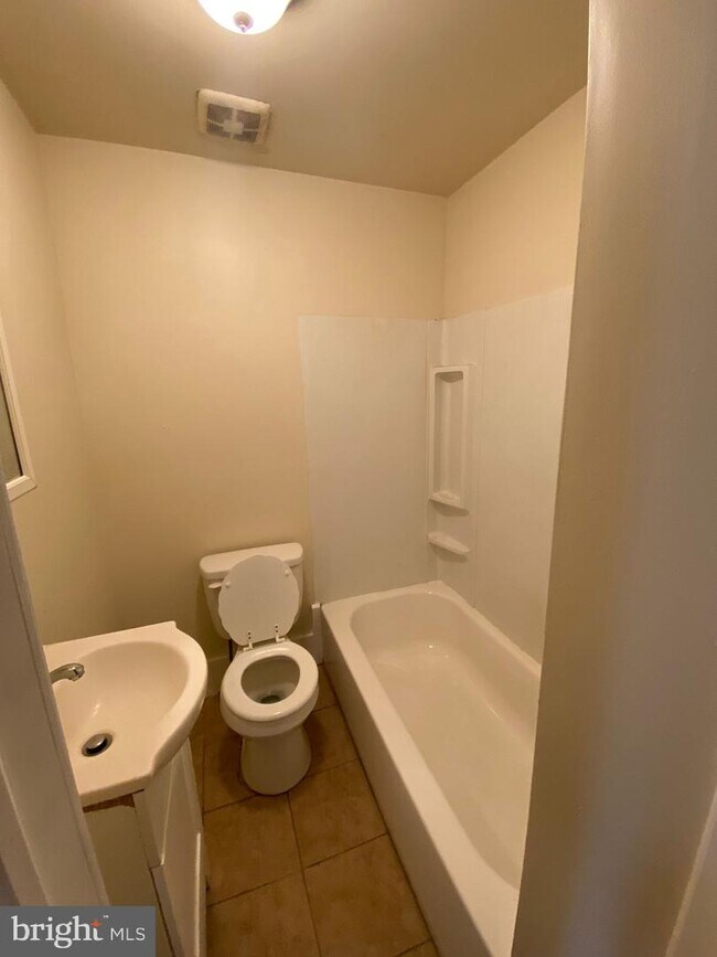 Foto del edificio - 813 E Madison St