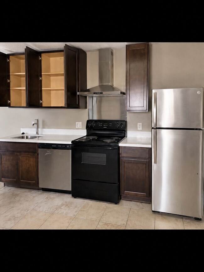 Building Photo - 9090 S Braeswood Blvd