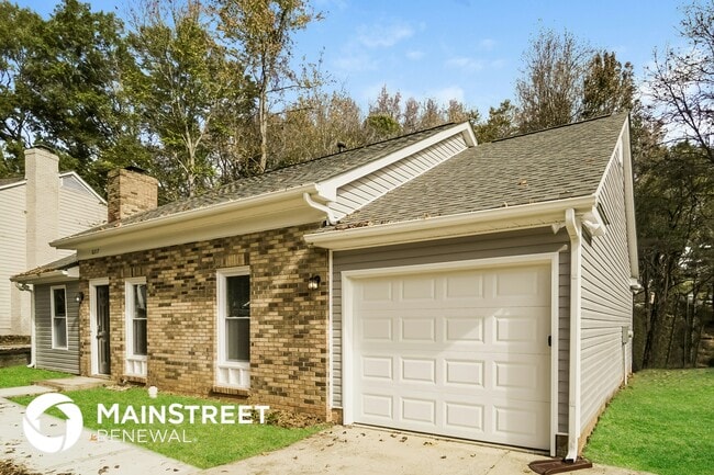 Building Photo - 8217 Meadowdale Ln