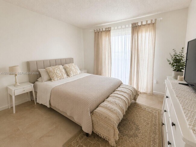 Foto del edificio - 2924 Collins Ave