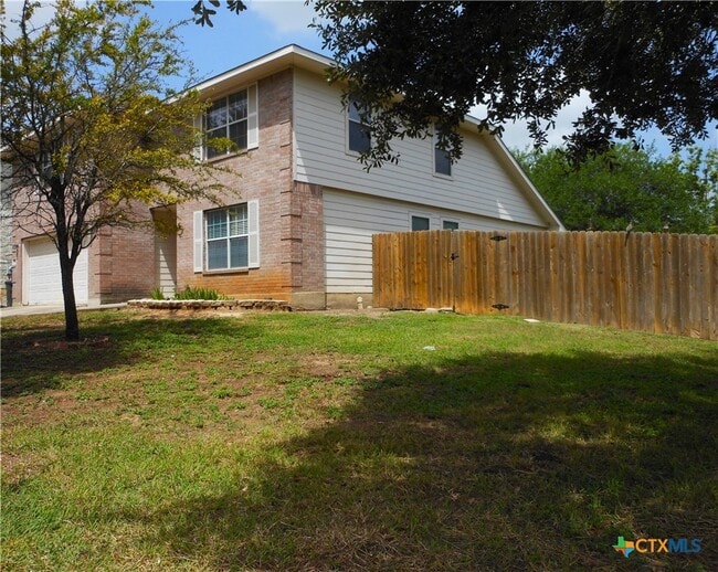 Building Photo - 312 Sparrow