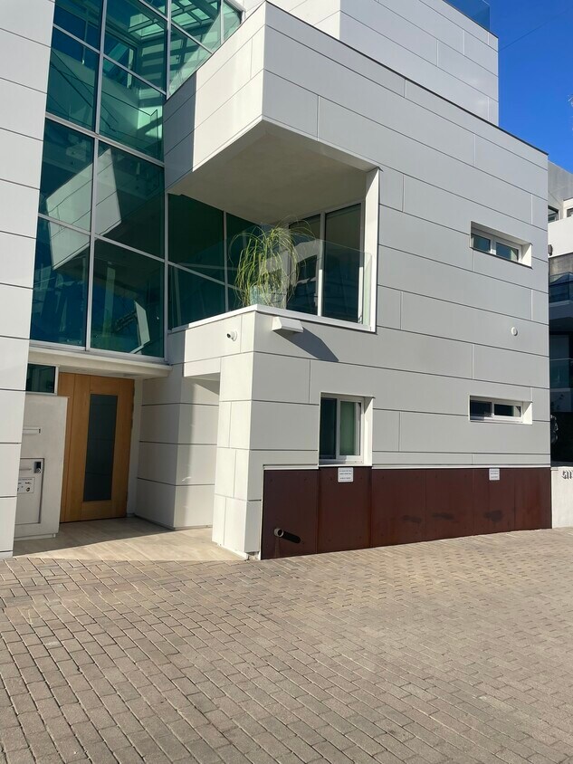 Hermoso edificio arquitectónico - 5111 Ocean Front Walk