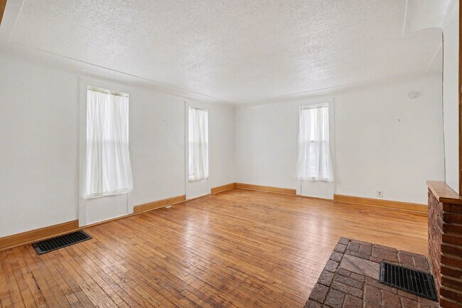 Foto del edificio - 8009 E Bristol Rd