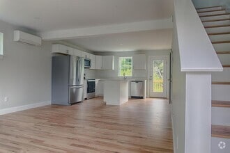 Building Photo - 5 Thomas Dr