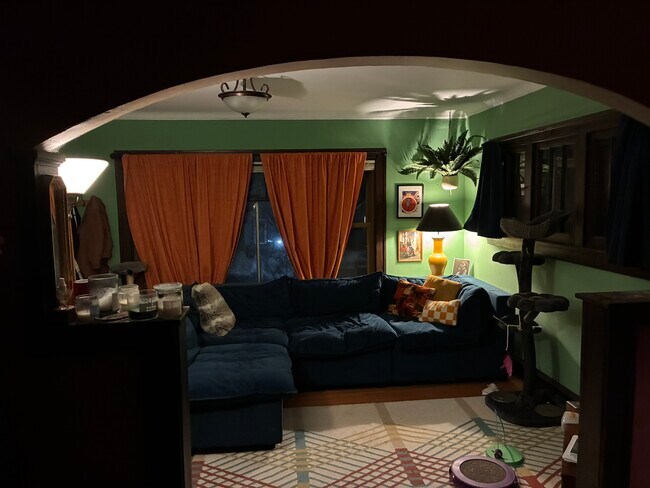 Sala de estar - 1678 Charles Ave