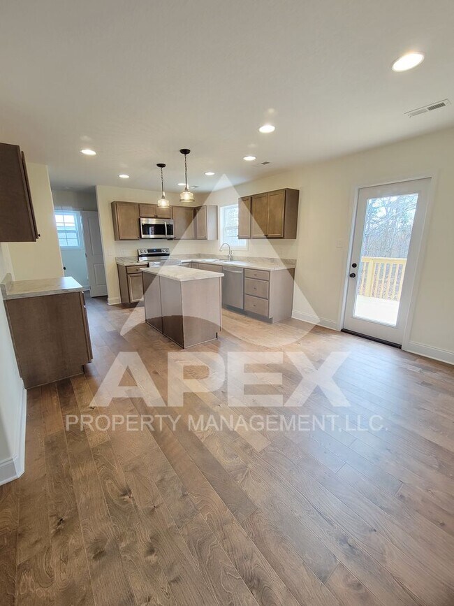 Foto del edificio - Beautiful  4 Bd 2.5 Ba Single Family home ...
