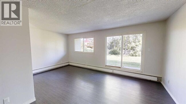 Photo du bâtiment - 5117-5144 44 St