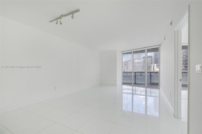 Building Photo - 495 Brickell Ave