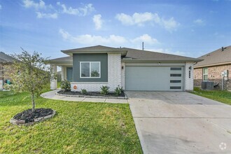 Building Photo - 918 Betsy Hl Dr