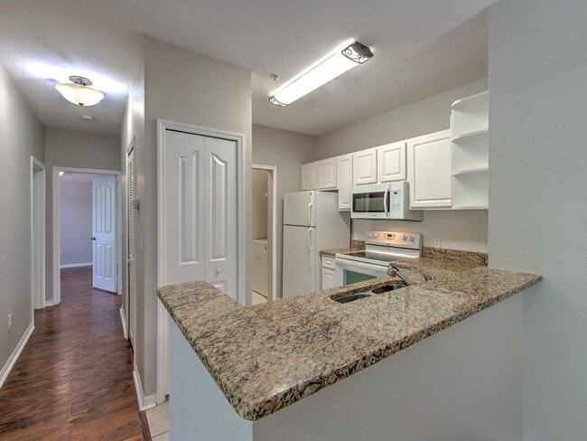 Building Photo - 5703 Legacy Crescent Pl