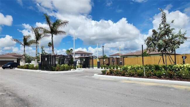 Building Photo - 2965 SE 23rd Ave