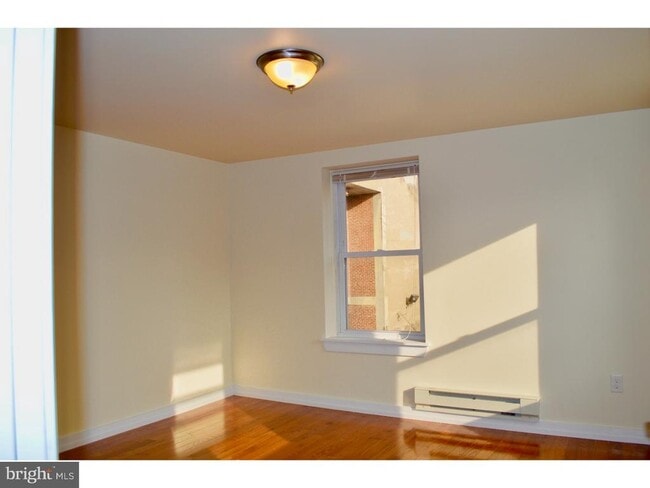 Building Photo - 415 S Broad St