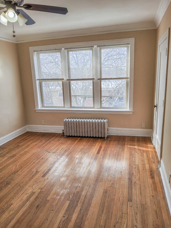 Foto del edificio - 4716 N Kenneth Ave