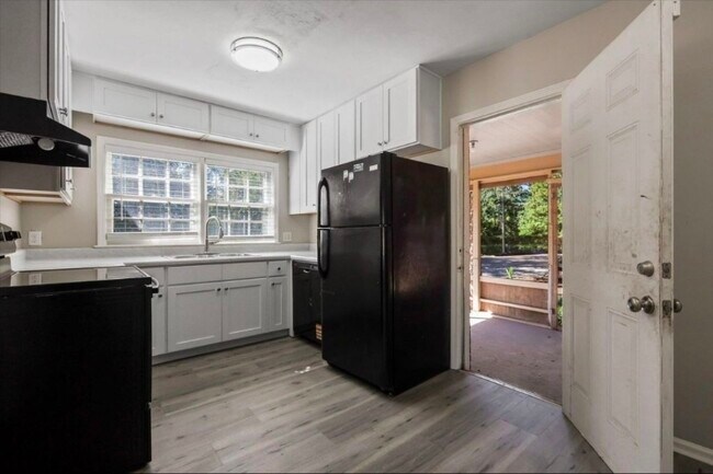 Foto del edificio - 106 Dixie Dr