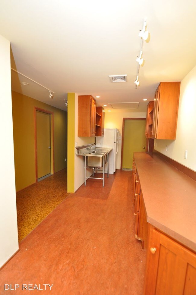 Building Photo - 4670 Overlook Rd