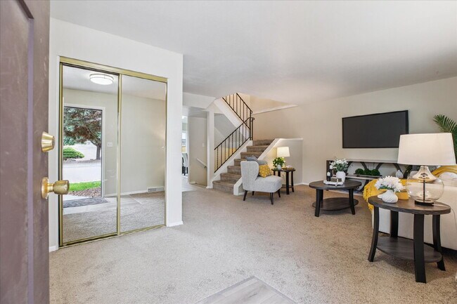 Foto del edificio - Pet-friendly 2 bed/2.5 bath Lakewood townhome - Available Now!