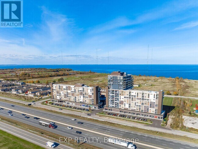 Photo du bâtiment - 550-550 N Service Rd