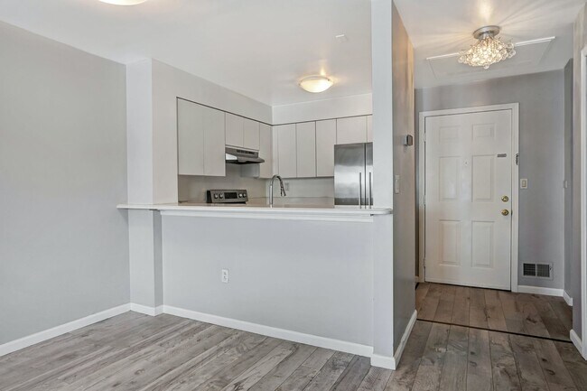 Building Photo - 205 Nelson Ct