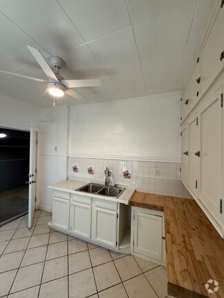 Building Photo - 1705 Arizona Ave
