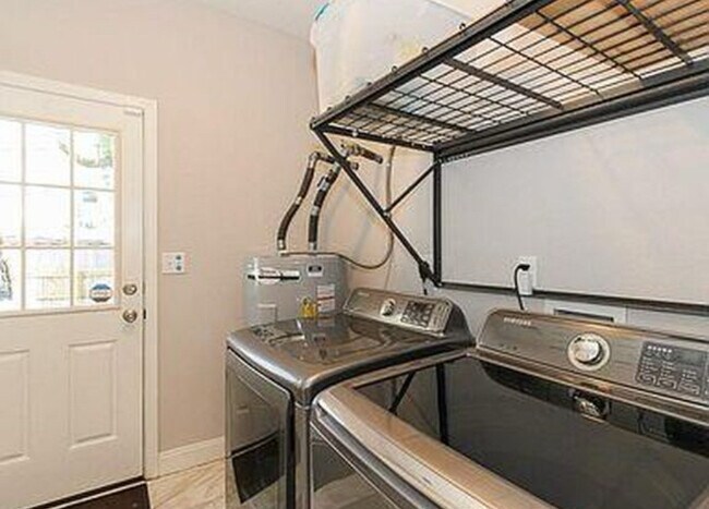 Foto del edificio - Sober living recovery house for men in Por...