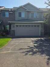 Building Photo - 860 Independence Dr
