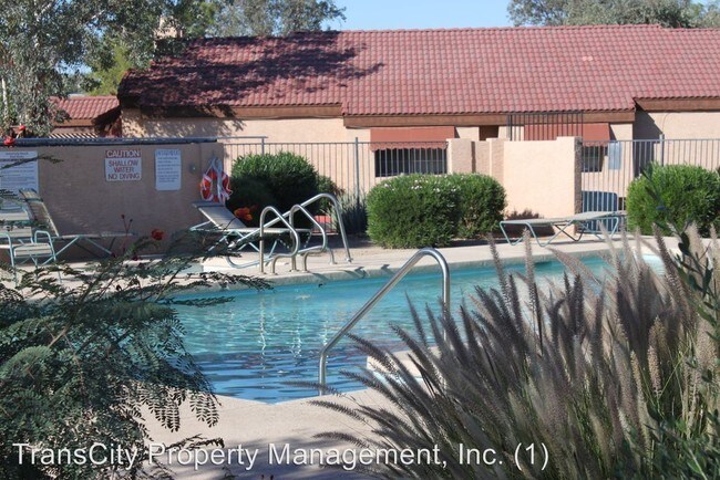 Foto del edificio - 2143 E Center Ln