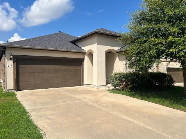 Foto principal - 217 Braeden Brooke Dr