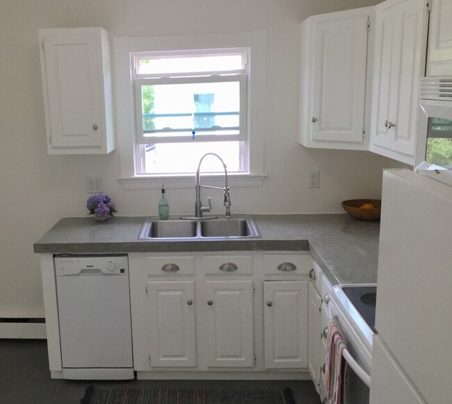 kitchen - 874 Washington Ave