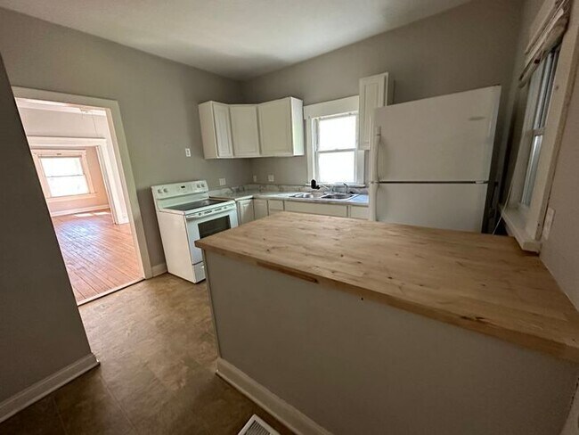 Building Photo - 3315 Woodbridge Ave