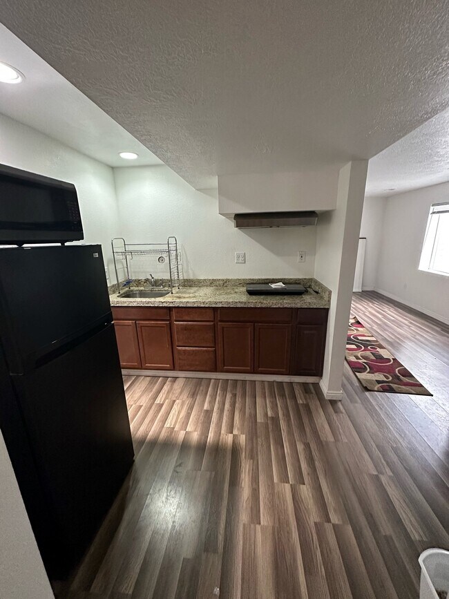 Foto del edificio - 4101 Juniper Hills Dr