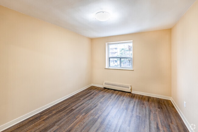 1BR1BA - 21 Park Boulevard