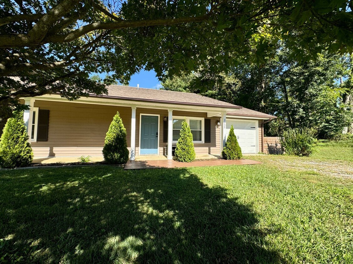 Primary Photo - Spacious Duplex with Private Yard & Garage...
