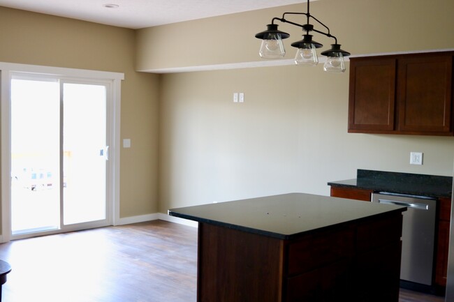 Building Photo - 6 Honey Locust Ln