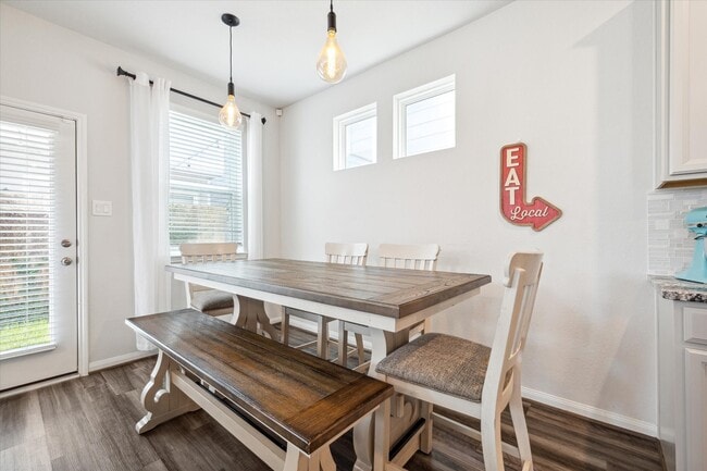 Building Photo - 5438 Cuerta St