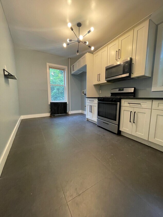 Primary Photo - 145 Pearsall Ave